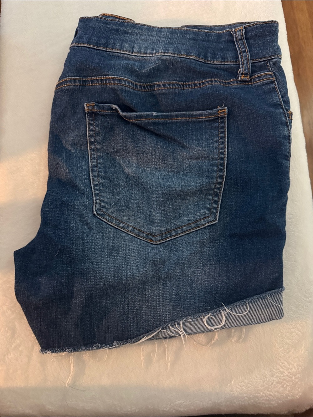 SO Women’s Dark Blue Cropped Denim Shorts with Frayed Hem